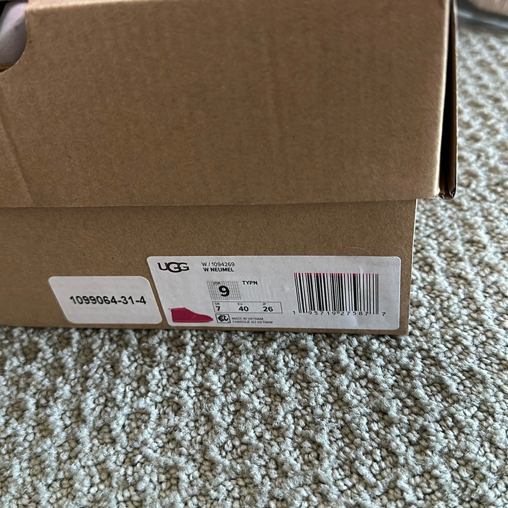 Brand New! Ugg Lace Up 9 - Picture 2 of 5